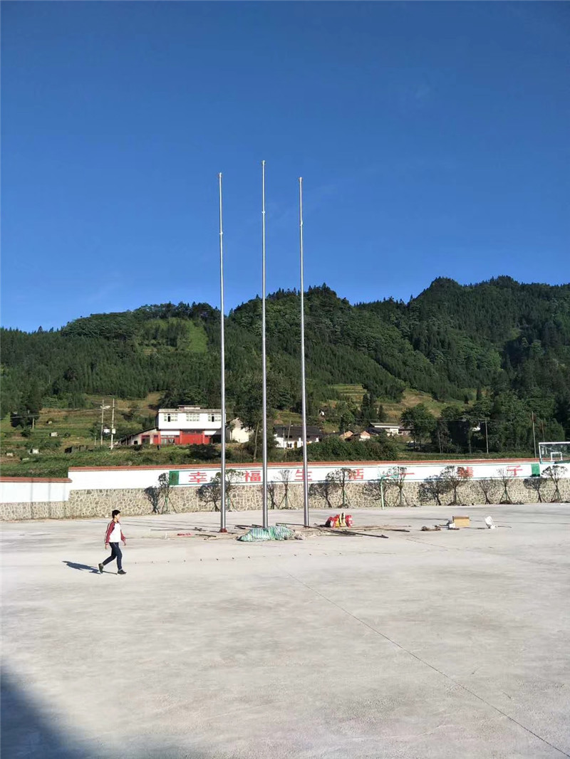 四川宜賓市筠連縣筠連鎮(zhèn)，1支18.8米，2支18米旗桿